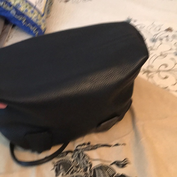 Burberry Baynard Tote - Picture 3 of 6